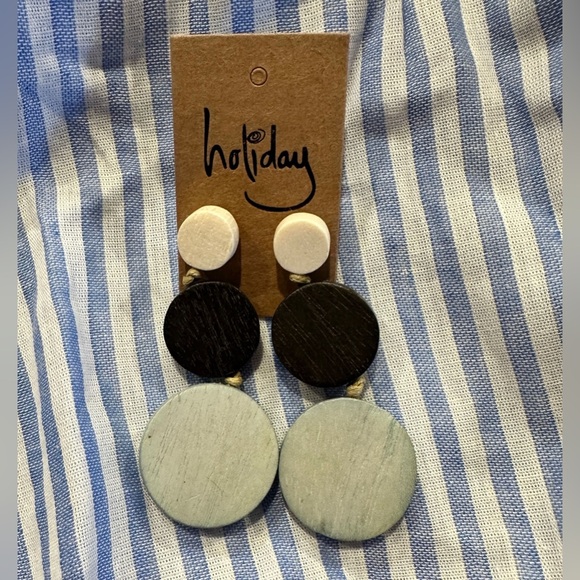 Holiday Circle Earrings - Picture 1 of 3